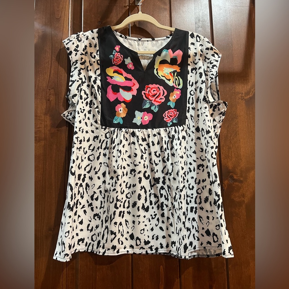 NWOT cap Sleeve Blouse